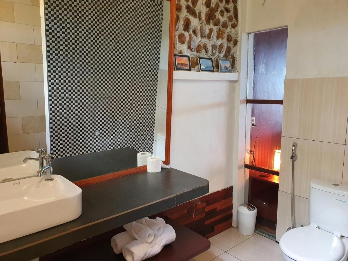 Amban Beach House Manokwari Eksteriør billede