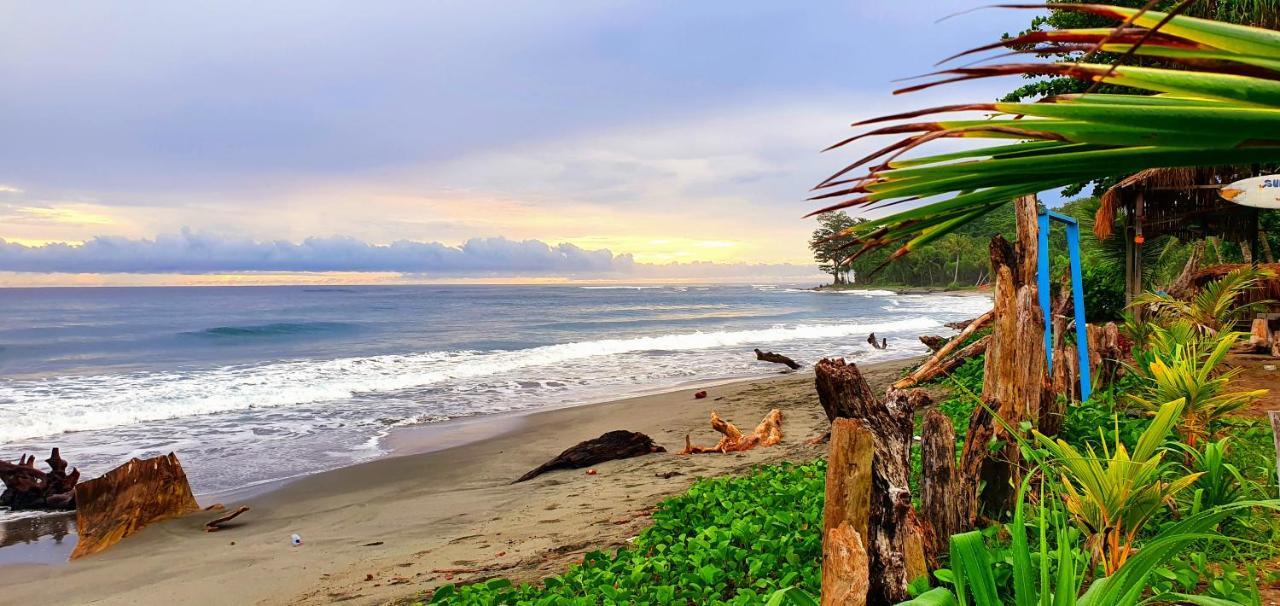 Amban Beach House Manokwari Eksteriør billede